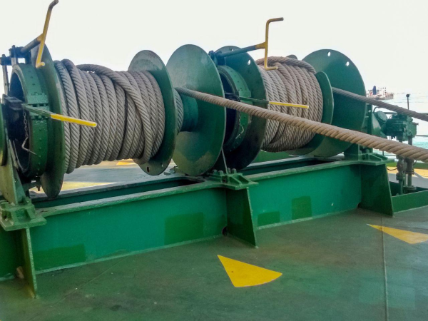 Specialty marine hydraulic fluid